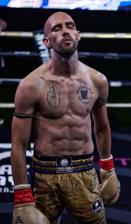 Retrato de Carlos Coello «Carlos 7 Muaythai»